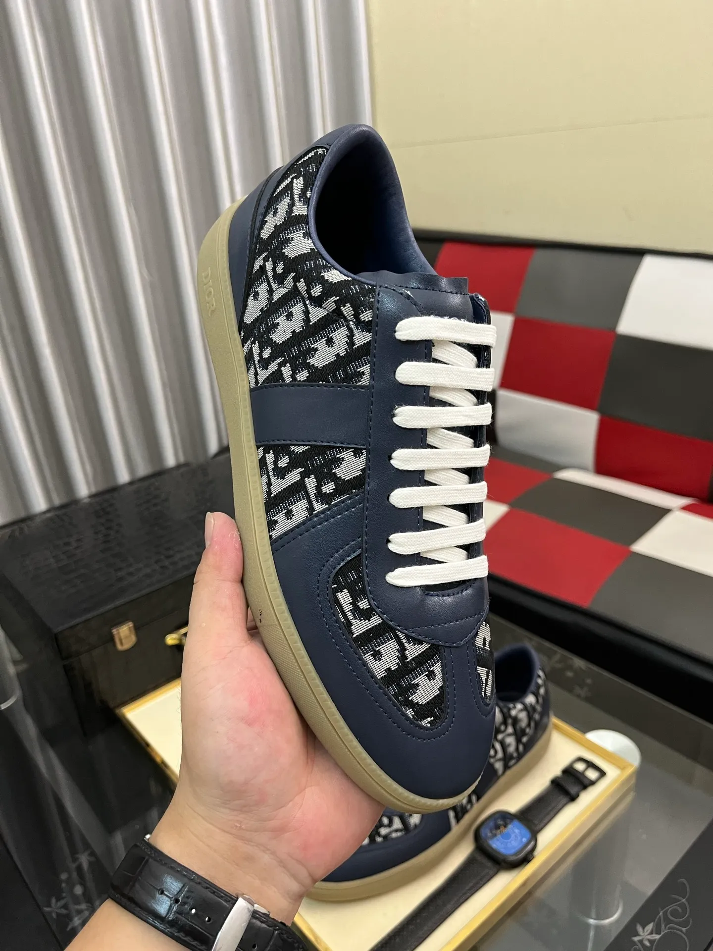 Men's shoes 💰380⌚️⌚️ 【Dior*DIAO】original quality.~ Unique modern style sneakers. 🏃A must-have casual shoe for trendy men😍😍 Original brand imported from Italy, imported original leather, sheep lining (refuses to discolor and grind feet) Sole: Original sole provided by the original factory, French lazy style design ⚠️Fit to the feet, original quality, super comfortable original sole. Code number: 38-445️⃣Colors available